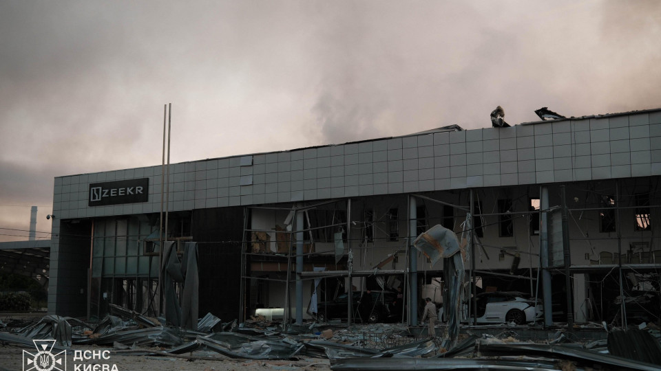 In Kyiv, the Zeekr car dealership in Podil was hit by a Russian strike – video