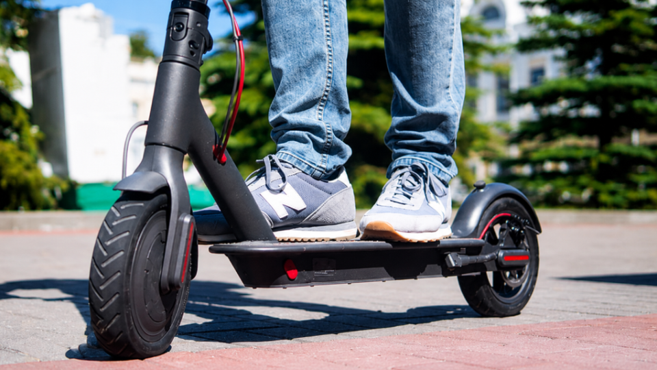 Due to the increase in traffic accidents, rules for electric scooters are changing: driving will be allowed from 16 years old
