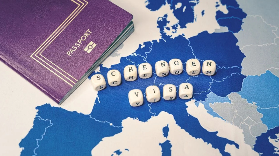 Poland and 10 Other Countries Demand the EU Restrict Schengen Visas for Russians