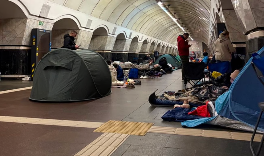 Tents in the middle of the Kyiv metro: how rules regulate underground comfort during an air raid alert