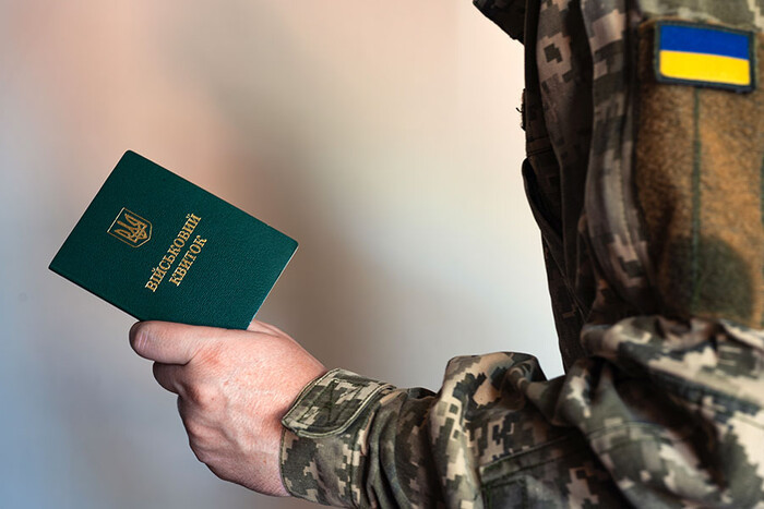 The military unit was obliged to discharge a man mobilized despite the right to deferment due to caring for his mother