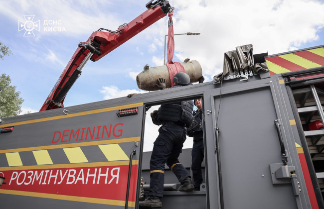У Києві після російської атаки виявили бойову частину ракети Х-101
