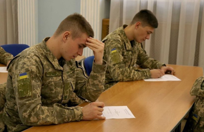 Вступ до військових вишів продовжили – абітурієнти мають ще місяць на подачу документів