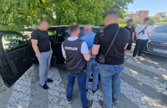 У Чернівцях затримали «генерала», який за 6000 доларів обіцяв зняття з військового обліку