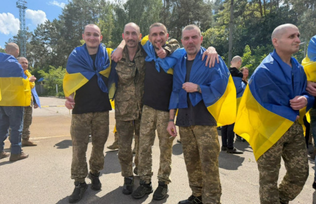 Україна повернула з російського полону 185 військових, фото