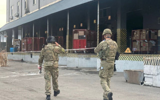 В Киеве произошел взрыв в почтовом терминале: есть погибший и раненые