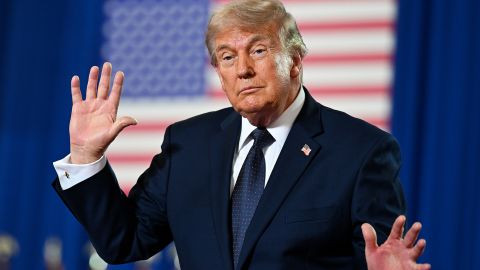 Трамп заявил, что Украина и Россия должны сами договариваться о завершении войны