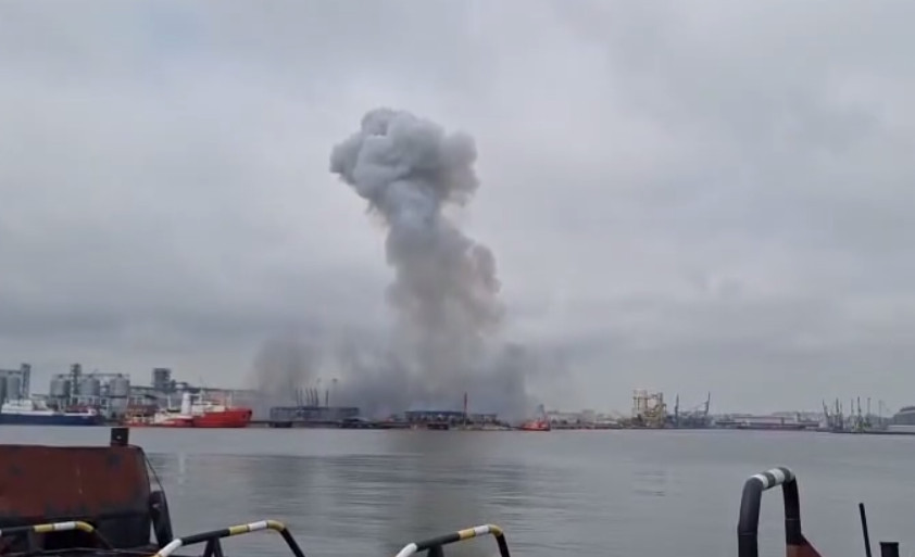 A powerful explosion occurred in the Romanian port of Constanta — a drone detonated, video