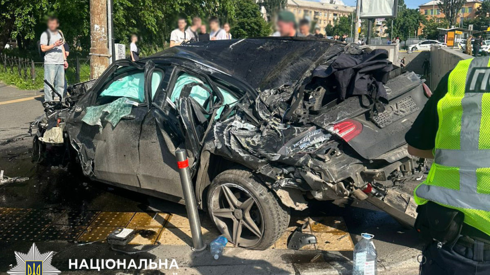 In Kyiv, a Mercedes driver crashed into a pedestrian zone: four dead so far, photos