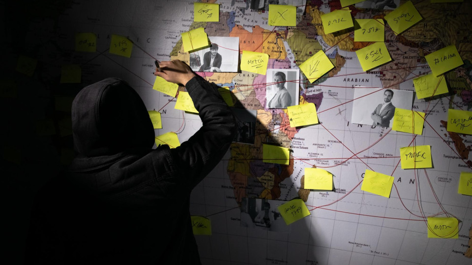 Criminal investigations against politicians want to be closed from the public, and disclosure punished by imprisonment