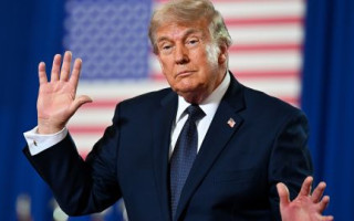Трамп заявил, что Украина и Россия должны сами договариваться о завершении войны