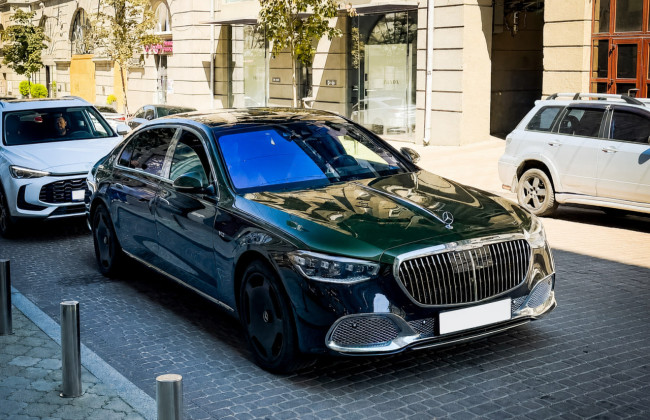 В Киеве заметили редкий Mercedes-Maybach V12 Edition — в мире выпущено всего 50 таких автомобилей