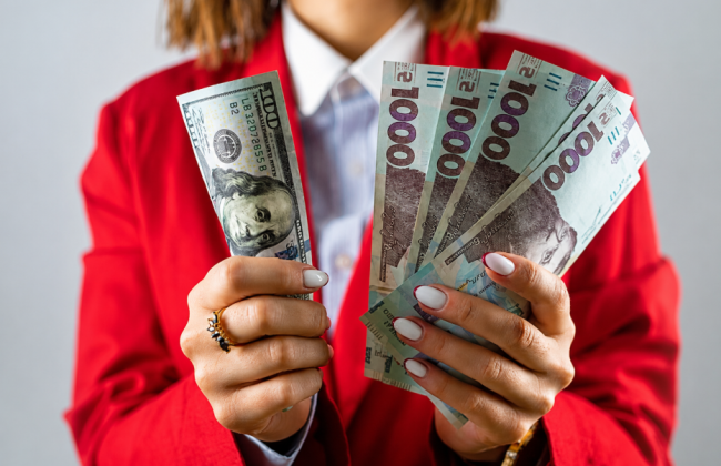 ТОП-10 профессий с самыми высокими зарплатами в Украине: кому платят 170 тысяч гривен