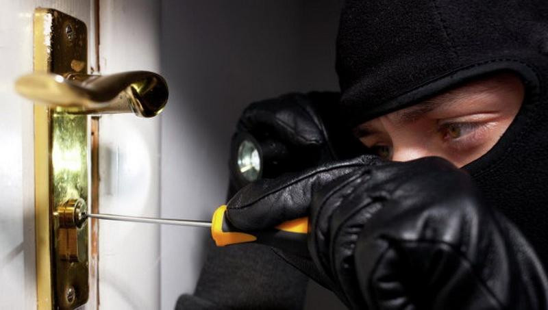 How to Protect Your Apartment from Thieves During Vacation – Police Advice