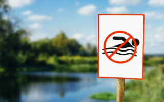 В каких случаях за купание в водоемах украинцам придется заплатить штраф в размере 5000 гривен
