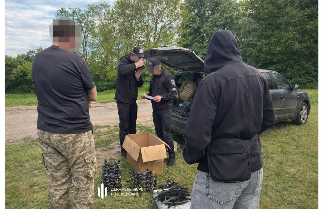 На Донеччині затримали військового медика, який викрав та продав 16 дронів своєї частини – ДБР