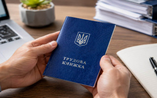 Трудовая книжка утеряна или осталась на ВОТ: как подтвердить стаж и не потерять пенсию