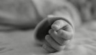 Двухлетний мальчик скончался после госпитализации: на скамье подсудимых — сотрудница службы по делам детей