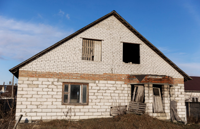 Во Львове мужчина отказался покупать дом из-за форс-мажора, но вселился туда и залил пеной канализацию: Верховный Суд разбирался в деле