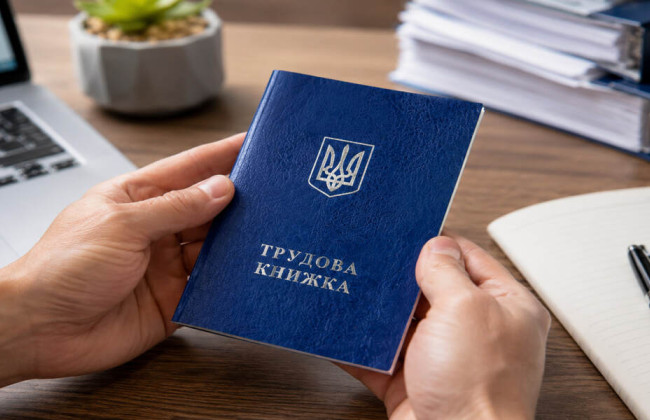 Трудовая книжка утеряна или осталась на ВОТ: как подтвердить стаж и не потерять пенсию