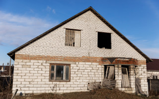 У Львові чоловік відмовився купувати будинок через форс-мажор, але вселився туди і залив піною каналізацію: Верховний Суд розбирався у справі