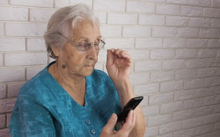 Ukrainian Pensioners Abroad – How Not to Lose Payments During the War