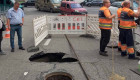 В Киеве второй раз за день образовался провал посреди дороги