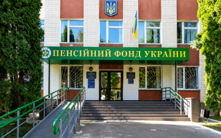 Пенсионеру перестали платить доплату 2000 грн после перерасчета пенсии — что решил суд