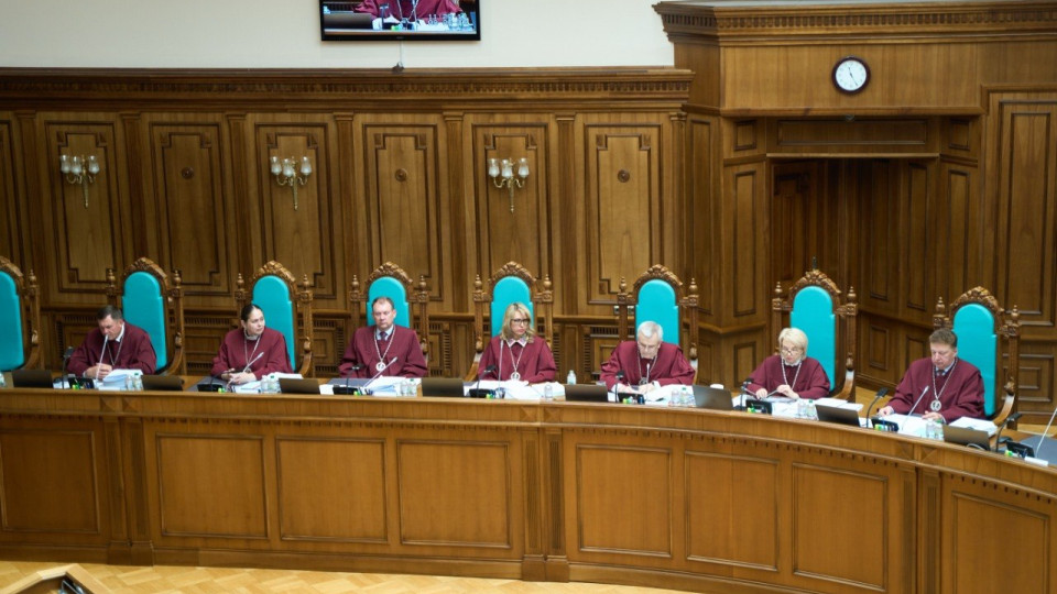 The Constitutional Court of Ukraine is reviewing the constitutionality of the payment of court fees for appealing the actions of state and private bailiffs