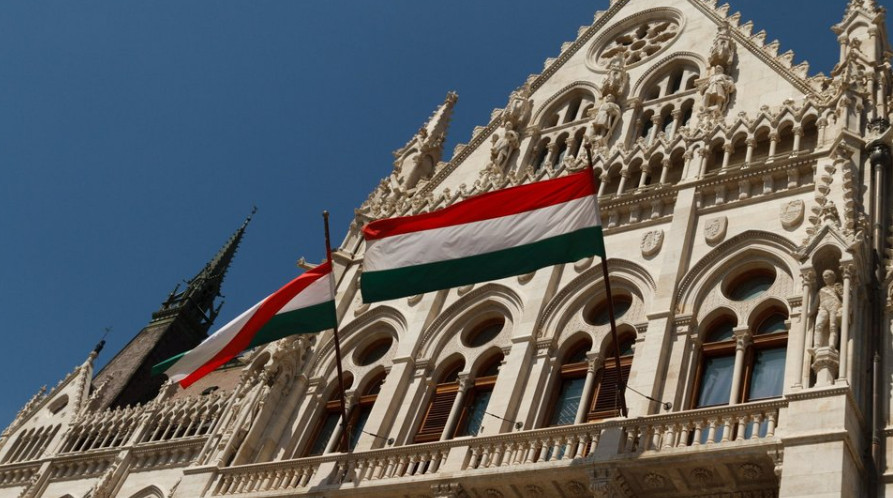 Hungarian Parliament Deputies Unanimously Reduced Their Salaries
