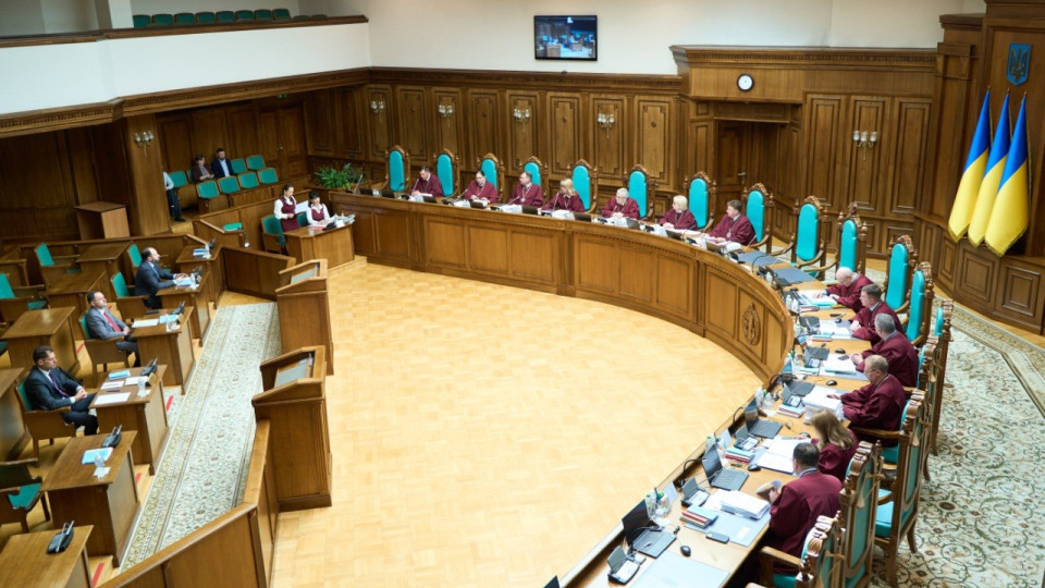 The Constitutional Court of Ukraine is considering the case regarding the subsistence minimum of 2102 UAH for determining the official salary of a judge
