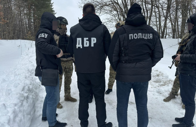 Военного из Сумщины будут судить за продажу оружия, которое он нашел на позициях врага