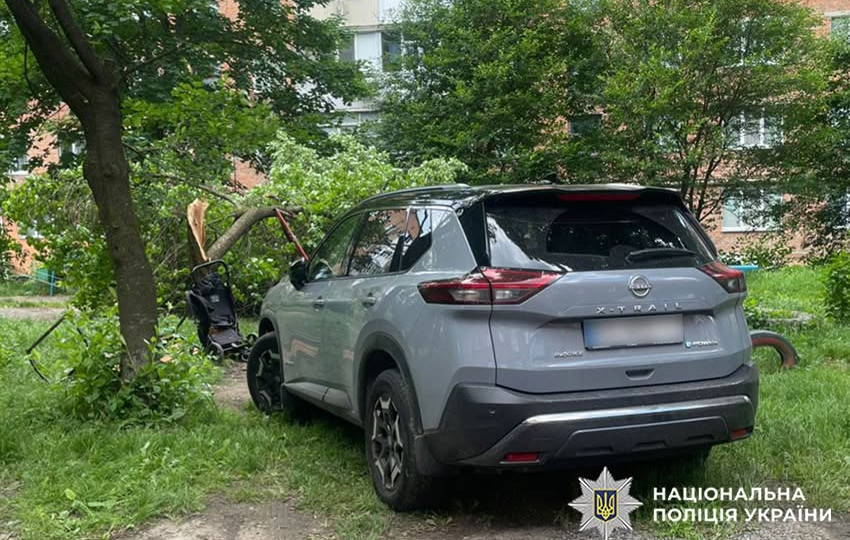In Khmelnytskyi, a car hit two women with a child in a stroller – the female driver said she felt unwell