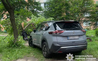 В Хмельницком автомобиль сбил двух женщин с ребенком в коляске — водительница заявила, что ей стало плохо
