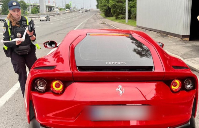 У Києві покарали водія елітного Ferrari, який «летів» зі швидкістю 108 км на годину