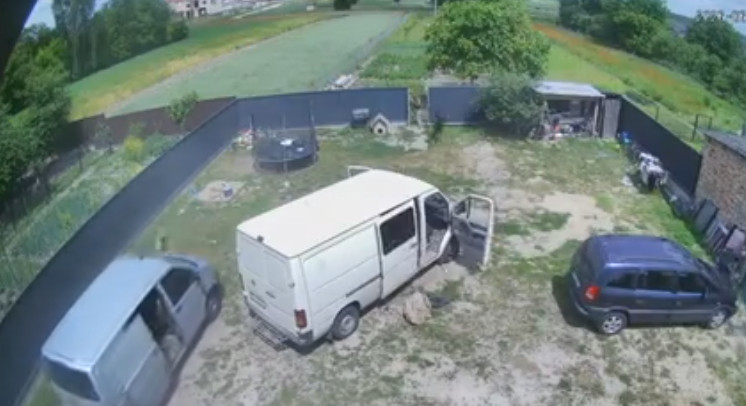 In Volyn, a group of men beat a Territorial Recruitment Center employee and damaged an official vehicle, video