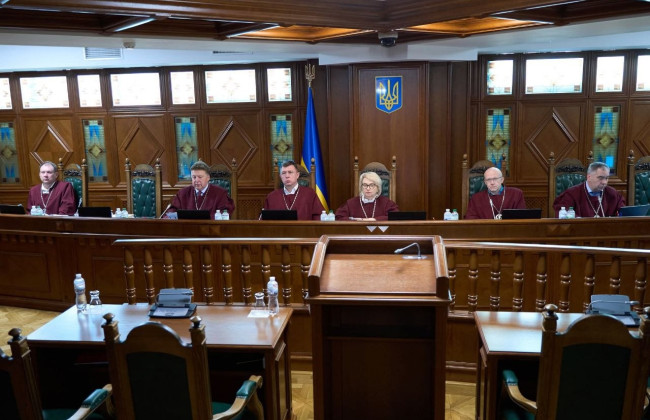 КСУ рассмотрел спор относительно ежегодных выплат ветеранам: заявители требуют восстановления фиксированных сумм в законе