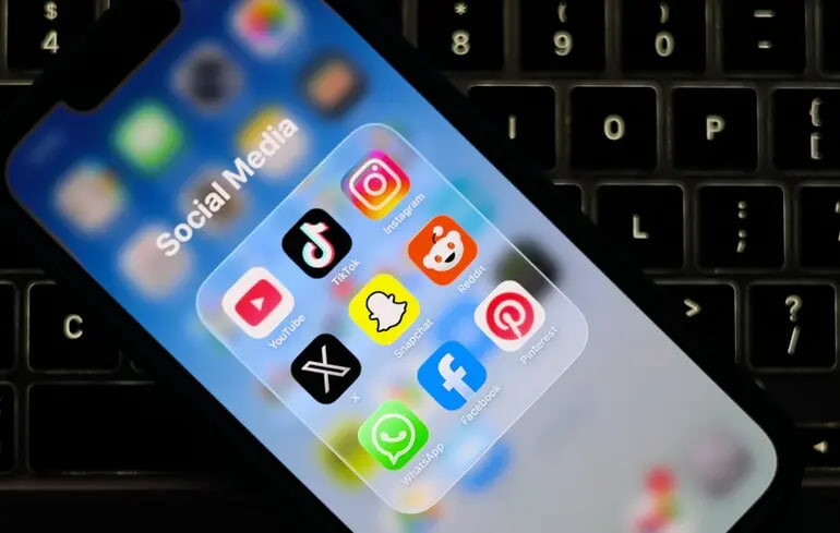 Canada Considers Banning Social Media for Children Under 16 – Government Introduces New Bill