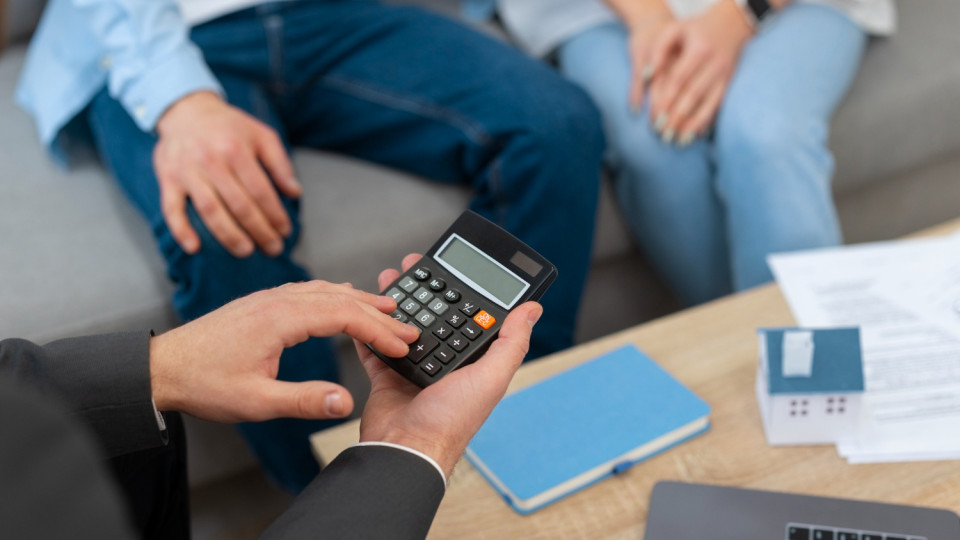A husband became a co-debtor for his wife's loan: The Supreme Court explained who must prove that the money was not spent on the family
