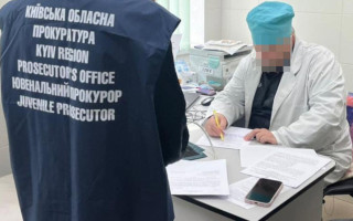 In Kyiv region, a doctor is suspected of failing to provide assistance to a 3-year-old child with chemical burns
