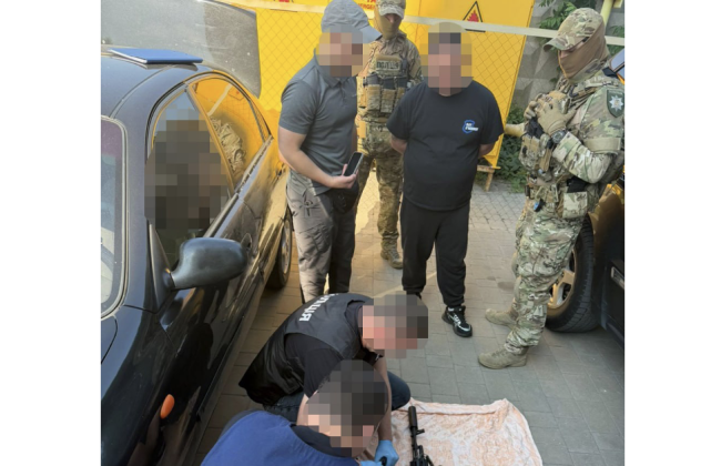 АК-74, пистолеты и гранаты: в Украине накрыли две схемы незаконного оборота оружия