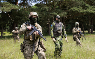 Минимум 30 тысяч грн в тылу и 300 тысяч грн на передовой: военным повысят выплаты уже в июне
