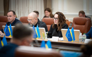 Юлия Свириденко анонсировала дополнительные дотации для прифронтовых общин и поддержку детей погибших военных