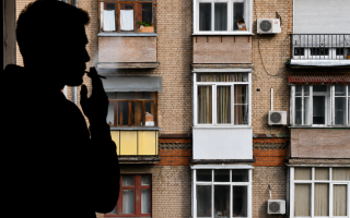 За курение на балконе украинцев предлагали наказывать штрафами: фото от соседей — как доказательство нарушения