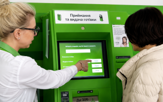 До 100 тысяч гривен в день, но есть нюансы: какие лимиты на снятие наличных действуют в ПриватБанке