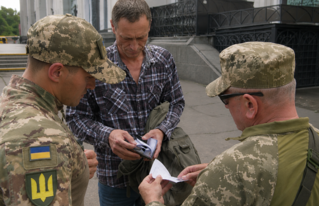 Мужчина утверждал, что его двое суток удерживали в ТЦК, и требовал отменить мобилизацию: что решил суд