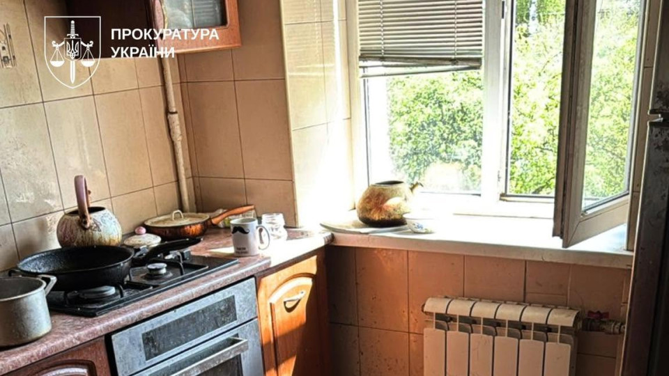 В Харькове 4-летний мальчик скончался после падения из окна — начальницу службы по делам детей подозревают в служебной халатности