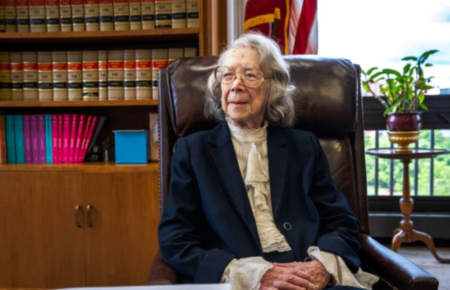 98-летнюю судью не пустили обратно в суд: Верховный суд США поставил точку в громком деле