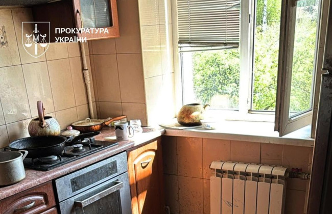 В Харькове 4-летний мальчик скончался после падения из окна — начальницу службы по делам детей подозревают в служебной халатности