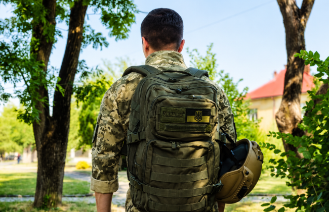 За оскорбление военнослужащего — штраф 68 тысяч гривен, за угрозы — 12 лет лишения свободы: какие наказания грозят